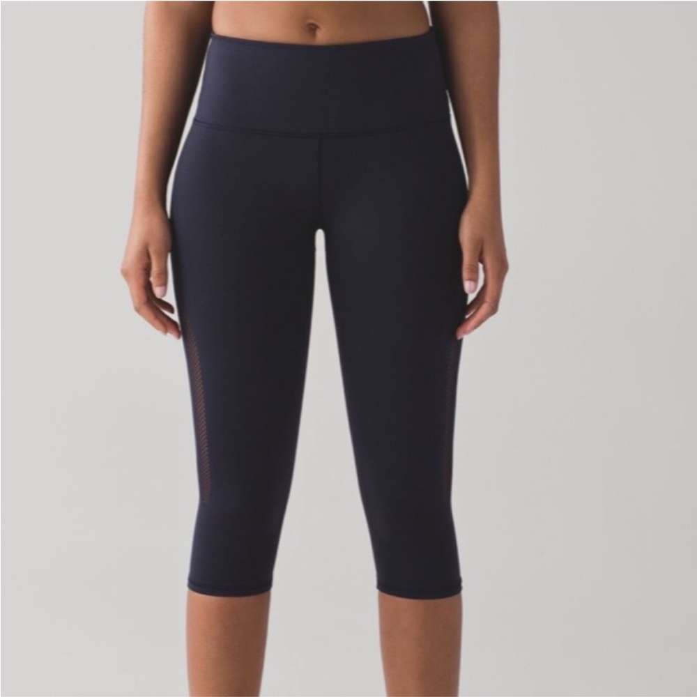 Lululemon Reveal Crop Leggings - Picture 2 of 16